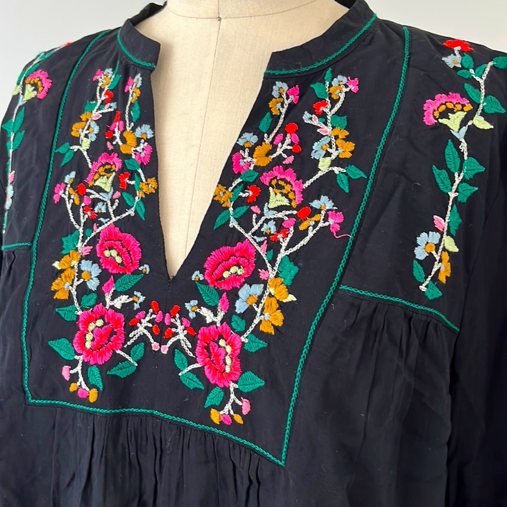 Floral embroidered boho blouse